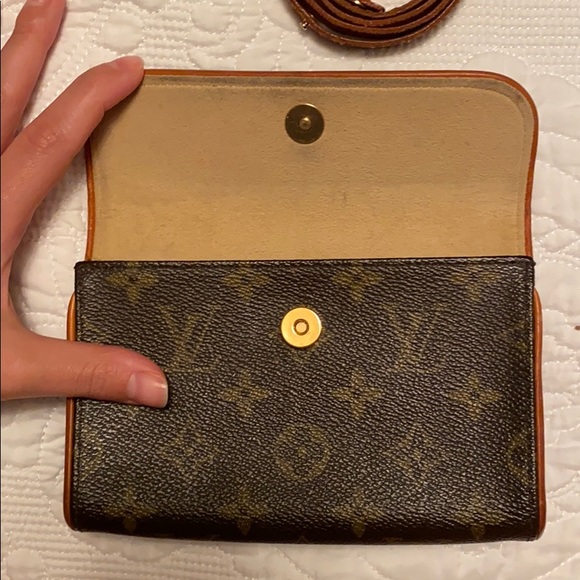 LOUIS VUITTON POUCHETTE - Picture 5 of 10